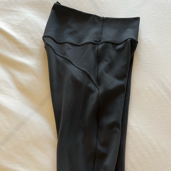 Great condition lululemon extreme leggings size 2 - Picture 6 of 6